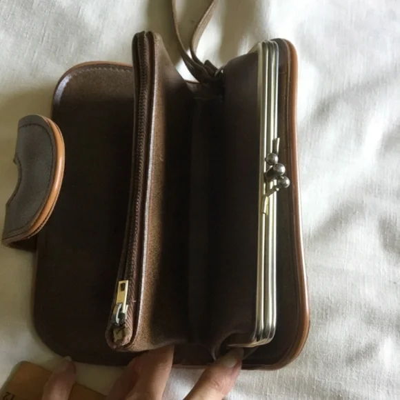 Multiple Storage Wallet/Wristlet - Picture 2 of 9